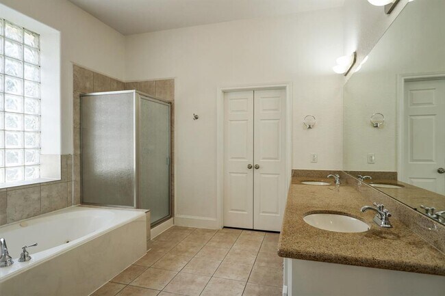 Building Photo - 11126 Sherwood Garden Dr