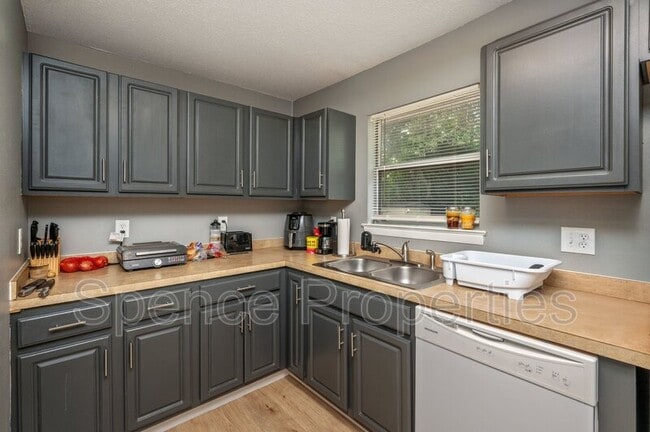 Building Photo - 113 Marimba St
