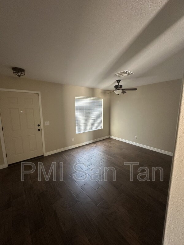 Building Photo - 941 E Denim Trail