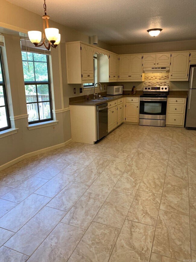 Building Photo - 2314 Peach Tree Dr