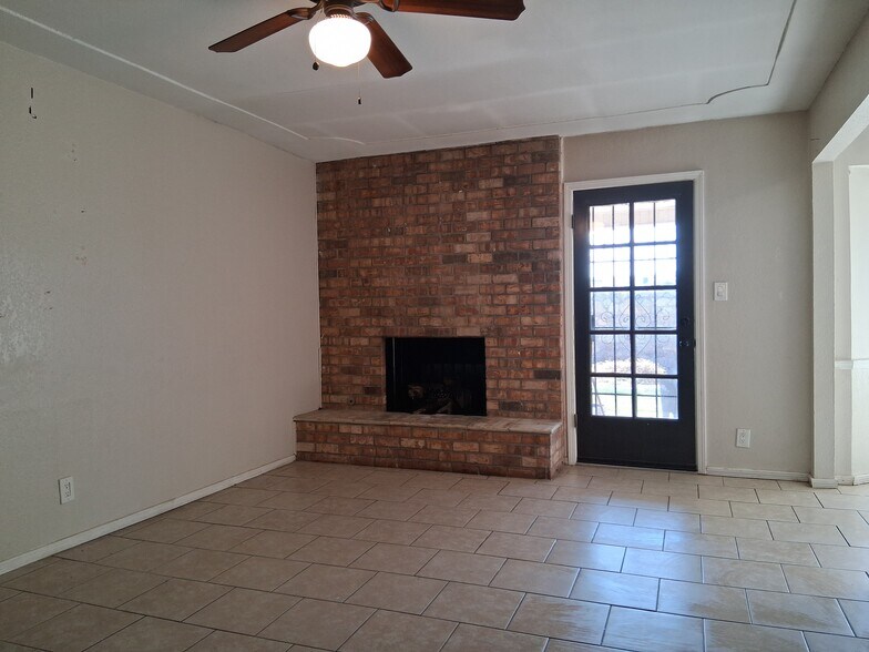 Building Photo - 6917 Alto Rey Ave Apt A