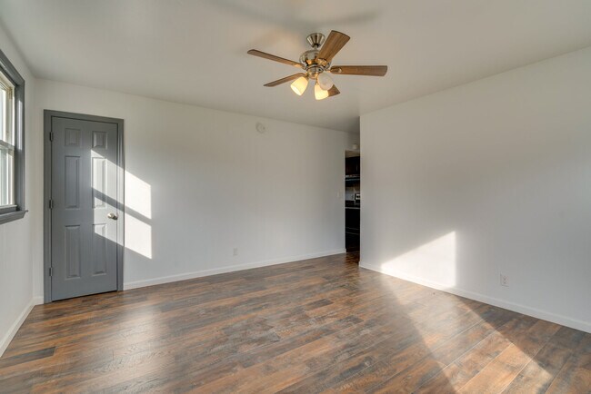 Building Photo - 1481 Snell Blvd