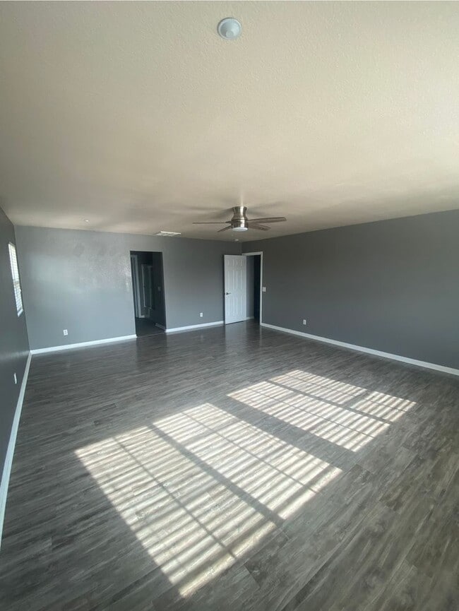 Building Photo - Stunning 5BR Home with Pool in Orangecrest...