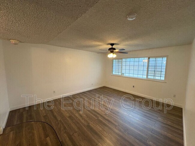 Building Photo - 1439 W Evans Ave