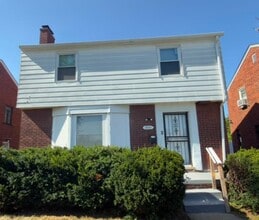 Building Photo - 15261 Mapleridge St