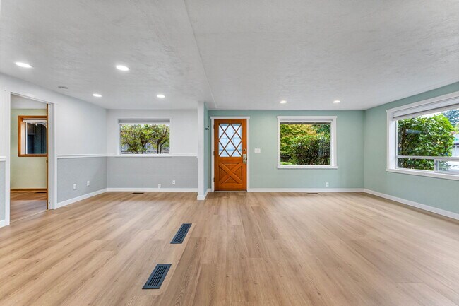 Building Photo - 2230 Jasper Way NW