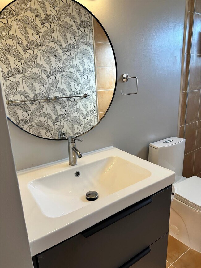 Building Photo - 620 NE 28th St