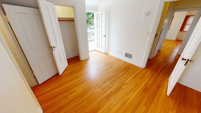 Building Photo - Charming Cape Cod Home | Hardwood Flooring