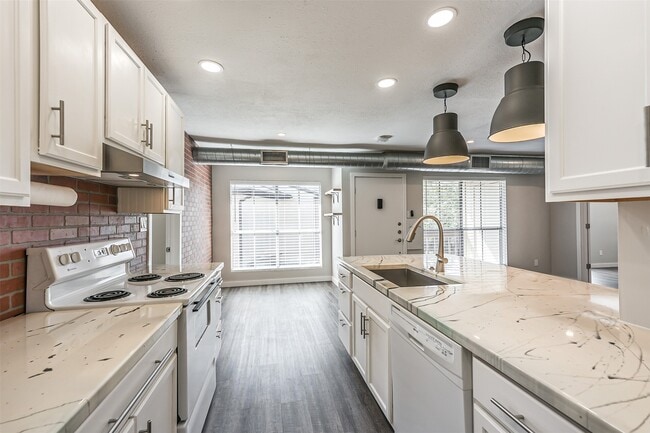 Building Photo - 1500 Bay Area Blvd