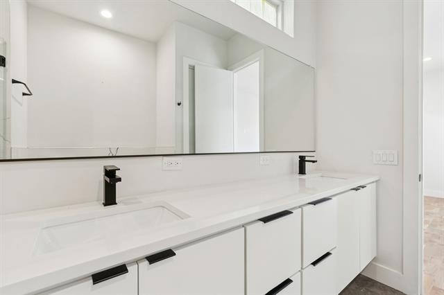 Building Photo - 4119 Munger Ave