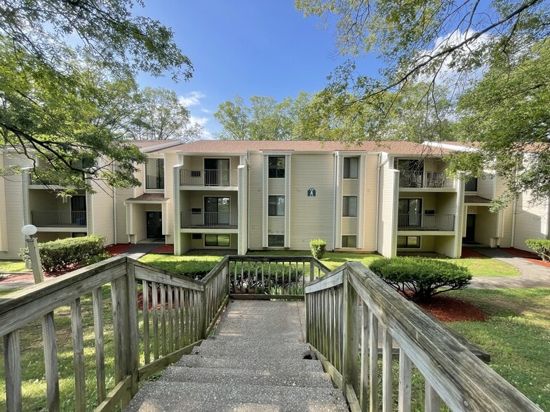 Building Photo - Turtle Creek Apartments at Toftrees