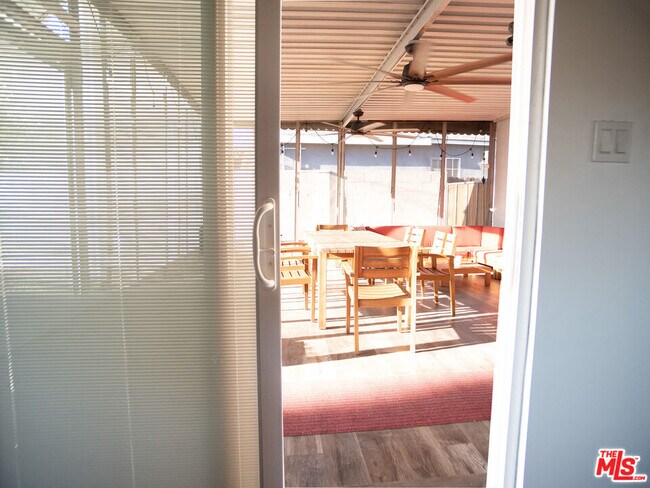 Building Photo - 6413 White Oak Ave