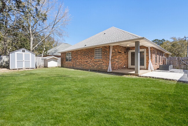 Building Photo - 1517 Porpoise St
