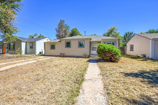 Building Photo - $2,295.00 - 3 Bedrooms, 1 Bathroom, Single...