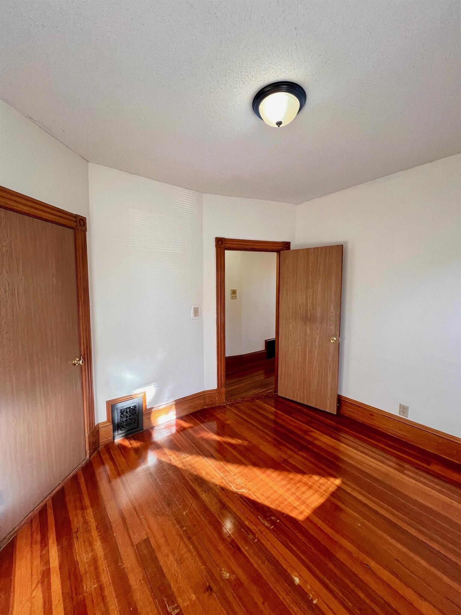 Building Photo - 22 Temple St