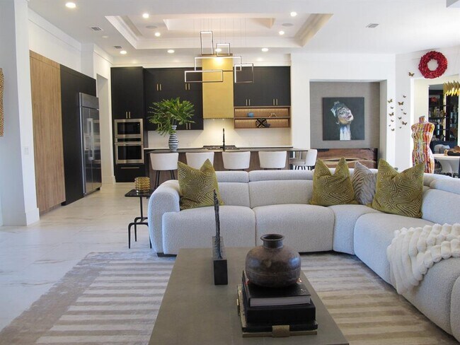 Building Photo - 15210 Pendio Dr