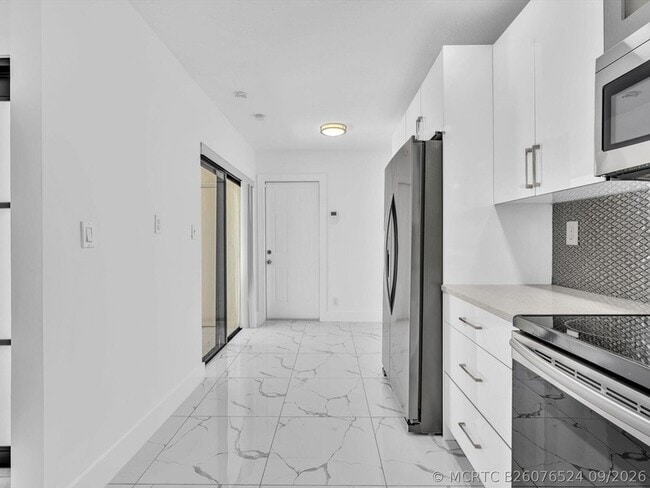 Building Photo - 21578 Altamira Ave