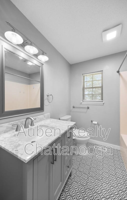 Building Photo - 405 Missionary Ave