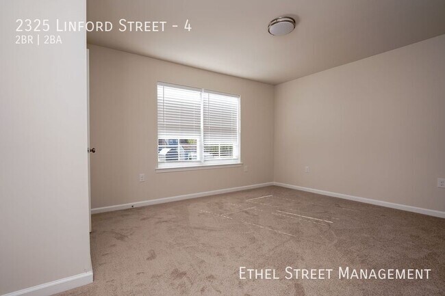 Building Photo - 2325 Linford St