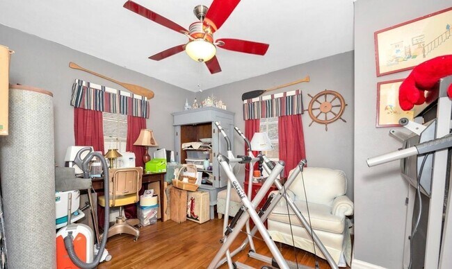 Building Photo - Charming 3 Bedroom, 2 Bathroom Home in Dec...