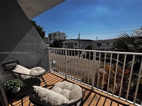 Building Photo - 1801 S Treasure Dr