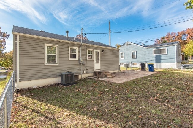 Building Photo - 10701 St Henry Ln