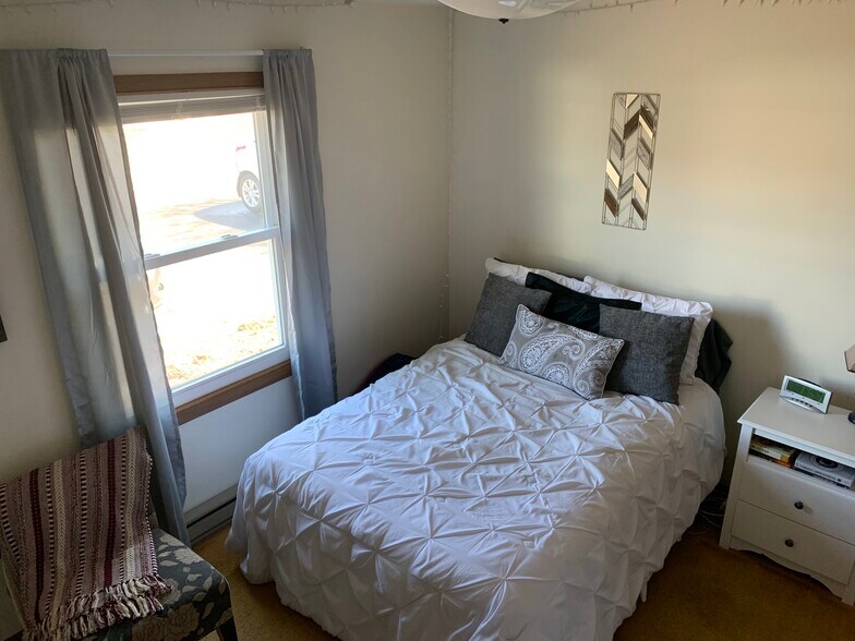 Building Photo - 1120 W Hamilton Ave