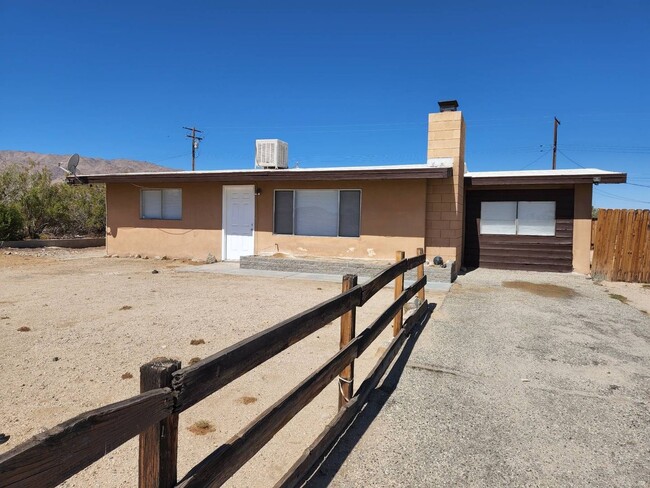 Primary Photo - Newly Renovated Home in 29 Palms!