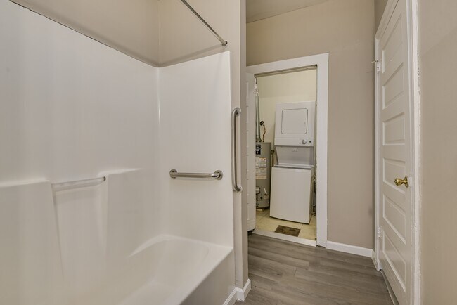 Building Photo - 104 Ellis St