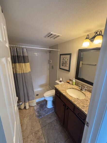 Building Photo - 3389 Crystal Ct E