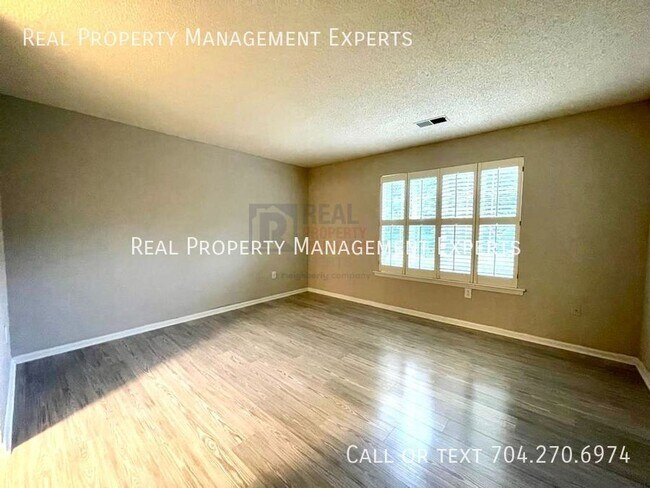 Building Photo - 5003 Sharon Rd