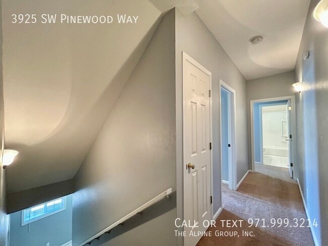 Building Photo - 3925 SW Pinewood Way