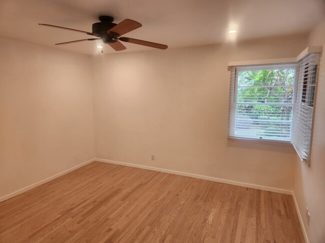 Building Photo - 522 Avalon Dr