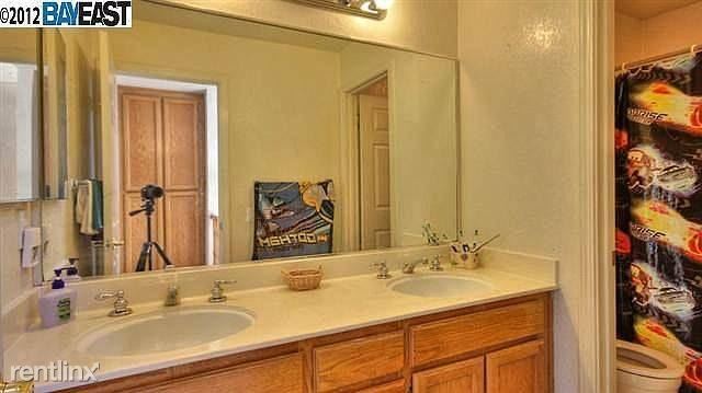 Building Photo - 34446 Calgary Terrace