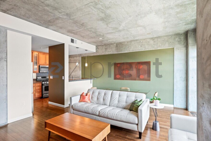 Building Photo - Unit 639