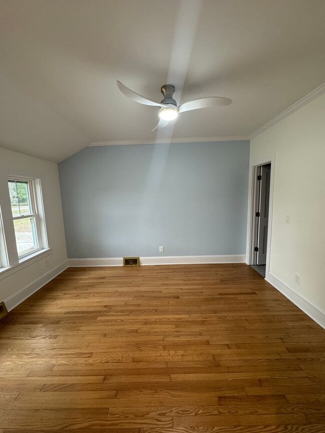 Building Photo - Spectacular Renovation!