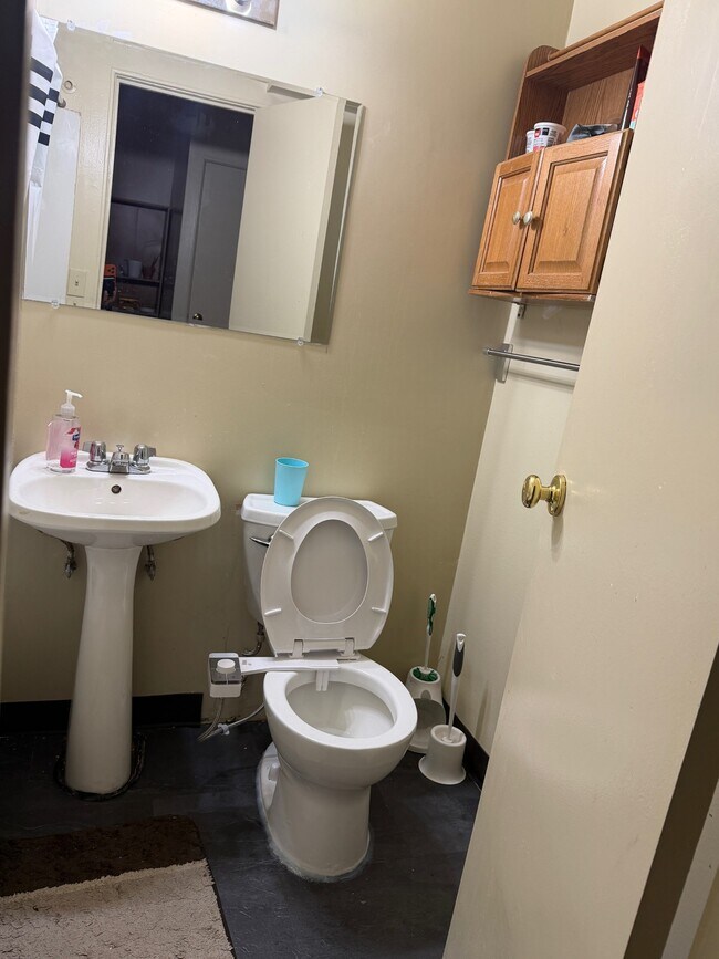 Building Photo - 119 Austin St