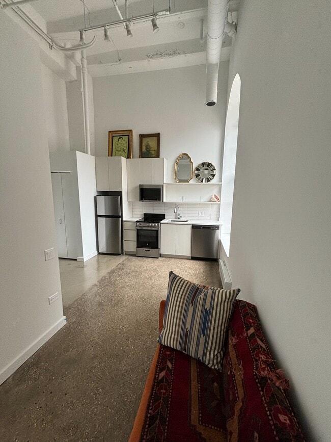 Building Photo - 1009 W Lawrence Ave