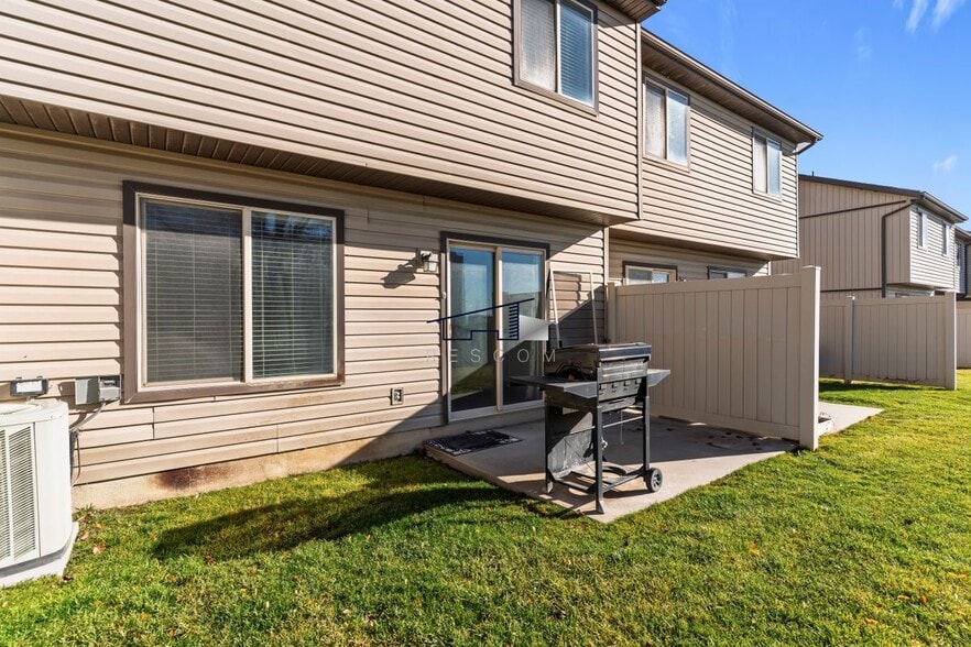 Building Photo - 1613 N 450 E