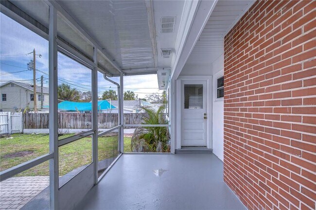 Building Photo - 5737 Shore Blvd S