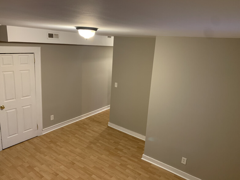 Livingroom - 357 College Ave