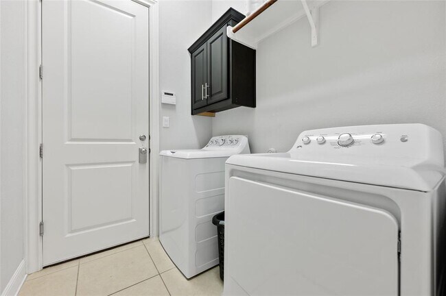 Building Photo - 3828 Vinalopo Dr