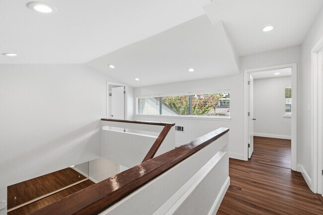 Building Photo - 114 Gleneagles Dr