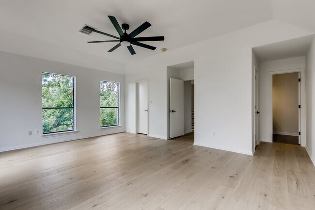 Building Photo - 107 Long Wood Ave