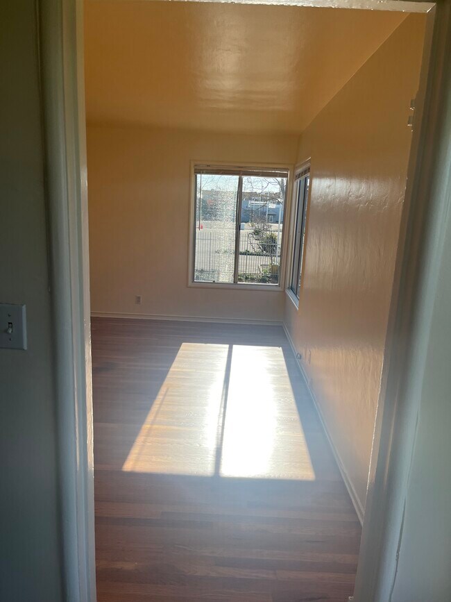 Building Photo - 919 Dwight Way