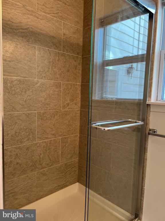 Building Photo - 650 Linden Cir