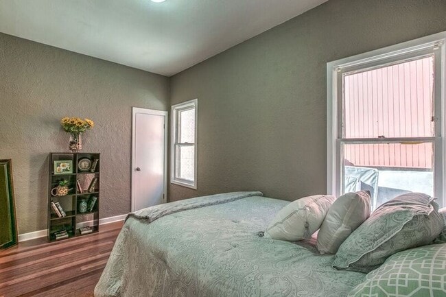 Building Photo - Newly Remodeled 1 Bed, 1 Bath House in Tre...