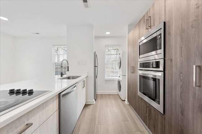 Building Photo - 1513 Briar Creek Rd