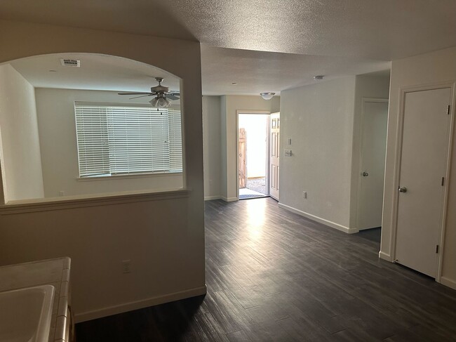 Building Photo - 663-665- E. Burrel Dr.
