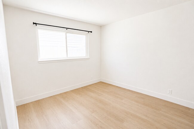Building Photo - Adorable 1 Story Home For You, 2 weeks free rent